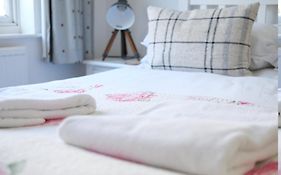 Spacious City Centre Apartment Bath